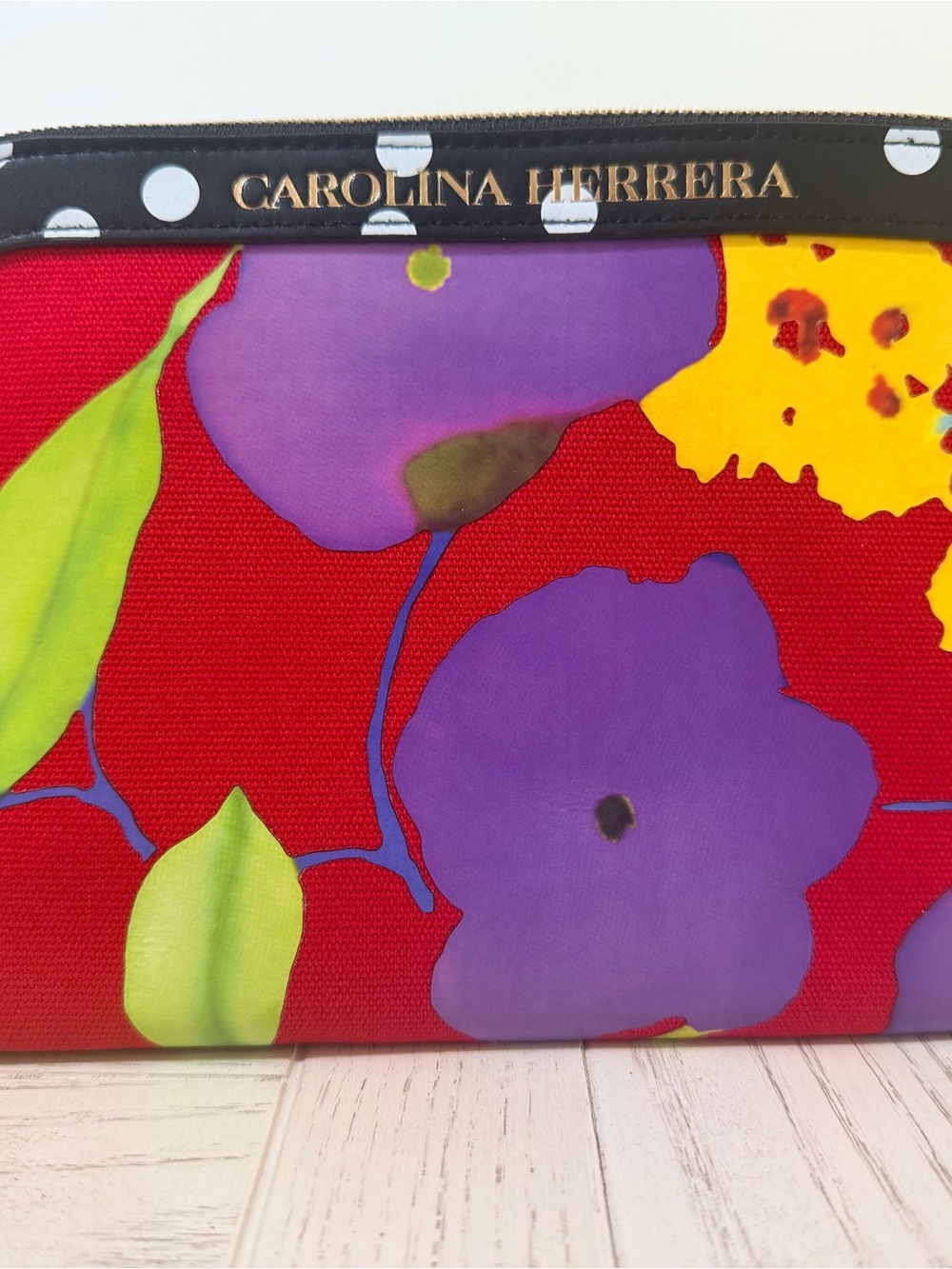 Carolina Herrera Luxury Makeup Bag – Elegant Cosmetic Pouch